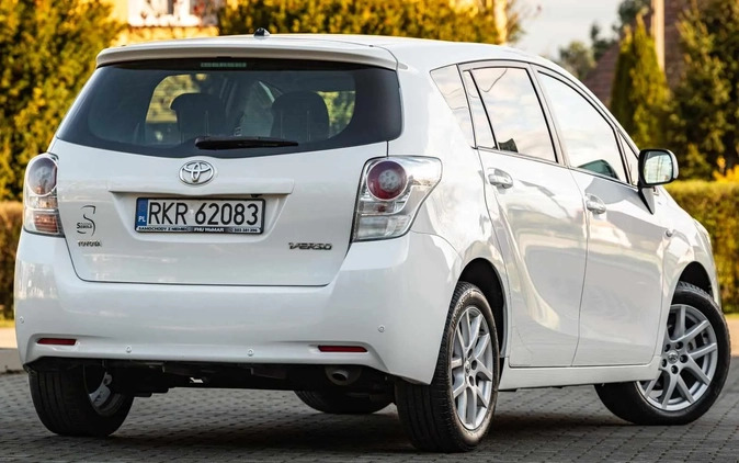 Toyota Verso cena 39900 przebieg: 139000, rok produkcji 2012 z Krosno małe 667